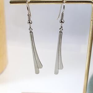 Silver Long Dangle Earrings with Sleek Modern Geometric Design for Elegant Style